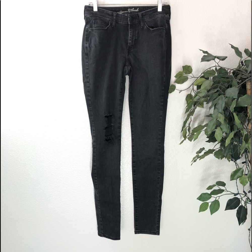 Black Universal Thread Ripped Curvy Skinny Jeans